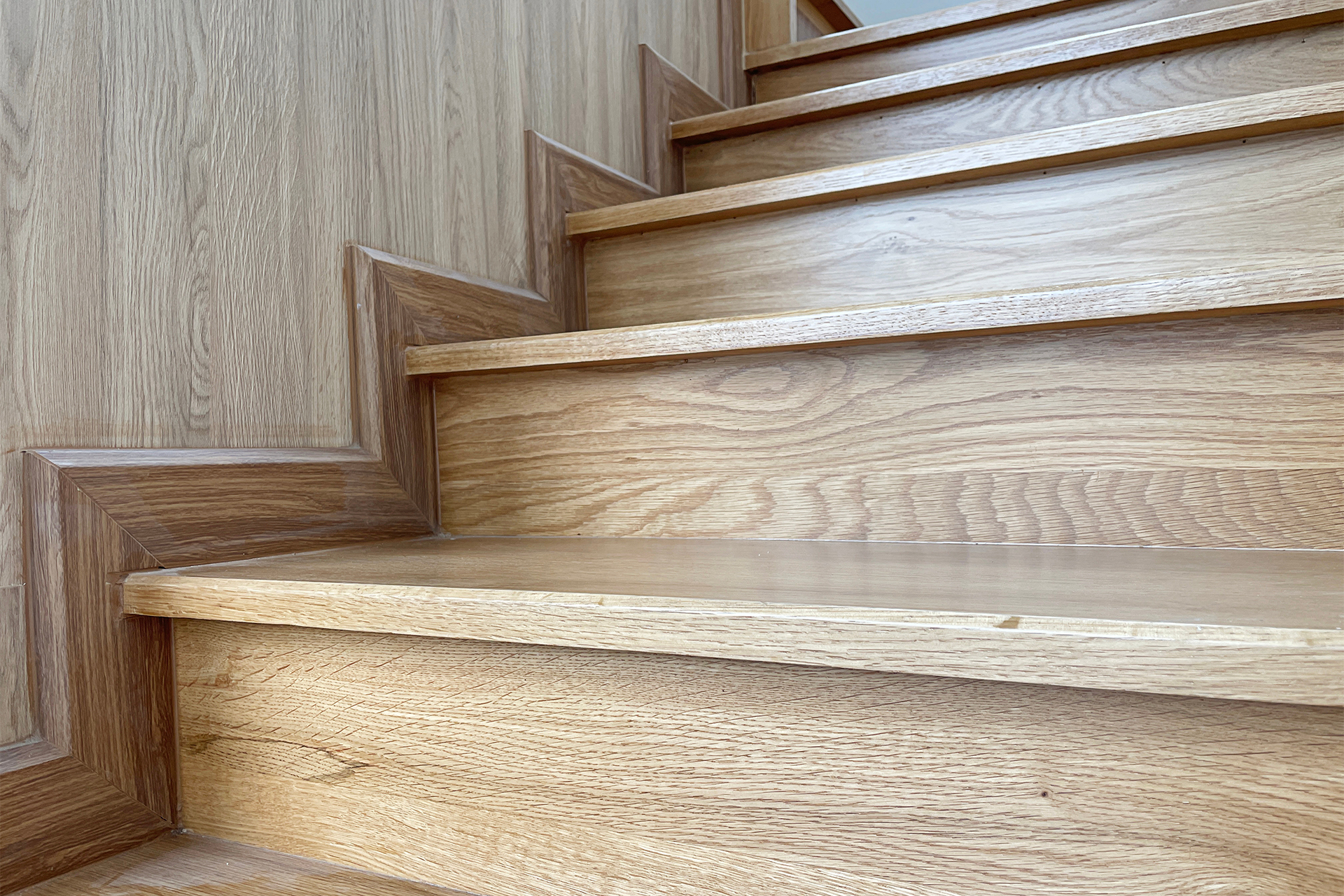 stairs flooring ideas with engineered wood